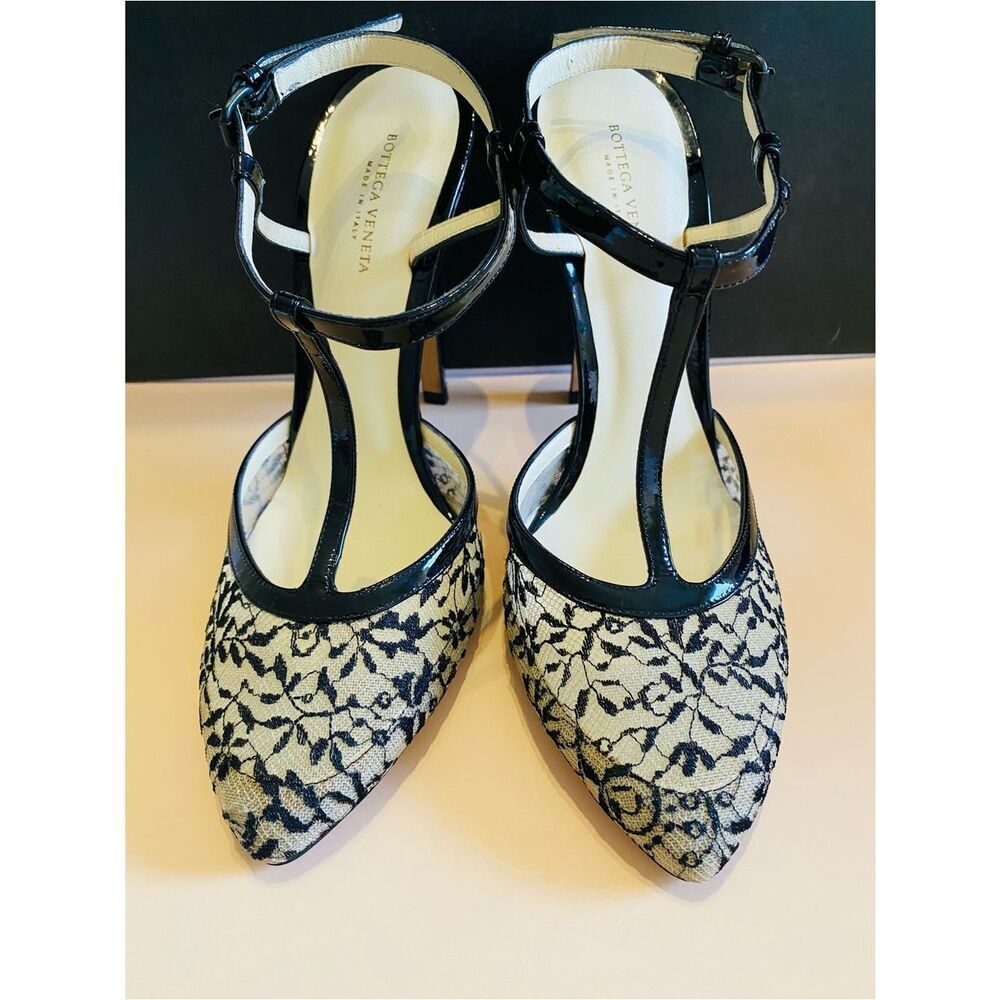 Bottega Veneta Black & Beige Lace “Perfect T” Strap Pointed Toe Pumps. Auth.